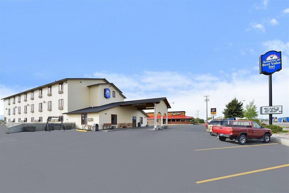Super 8 By Wyndham Dillon Motel Екстериор снимка