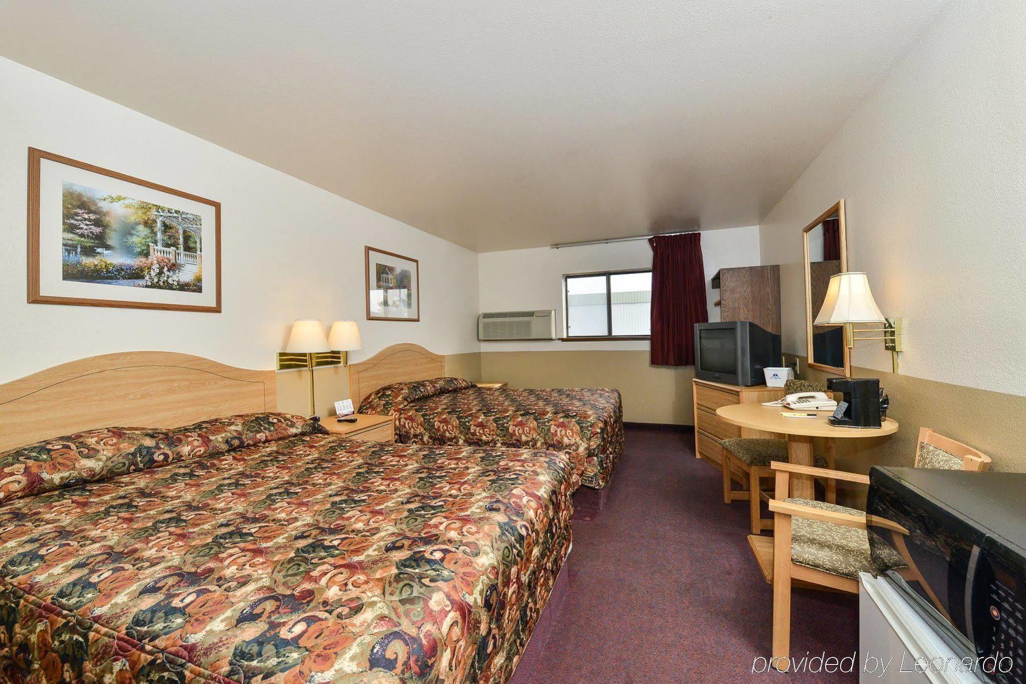 Super 8 By Wyndham Dillon Motel Екстериор снимка