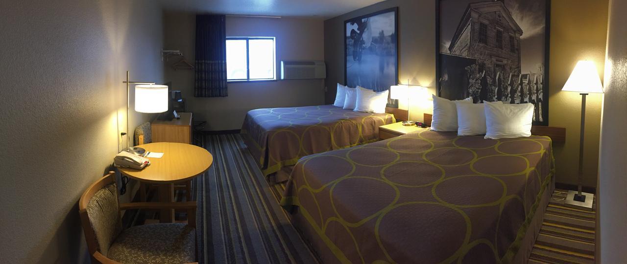 Super 8 By Wyndham Dillon Motel Екстериор снимка