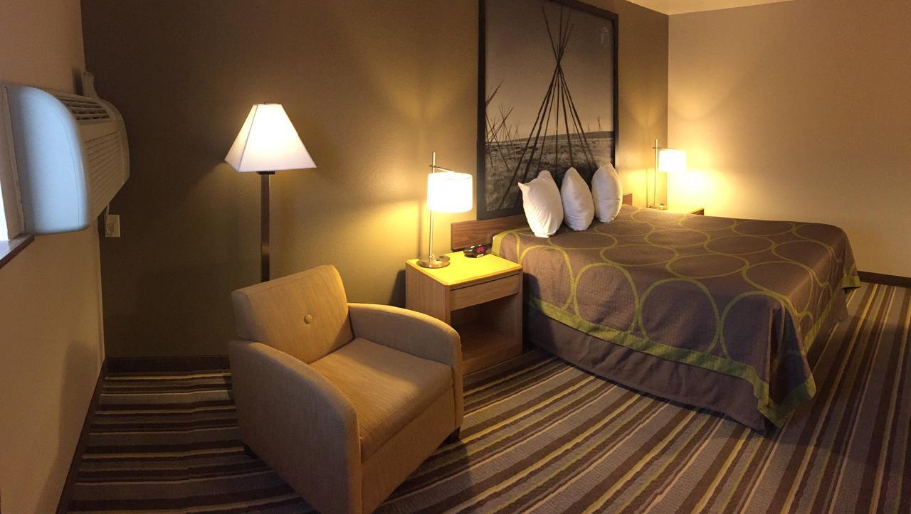 Super 8 By Wyndham Dillon Motel Екстериор снимка